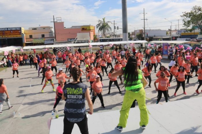 Participan 300 mujeres en brigada Sihuatl Fitness; buscan prevenir el cáncer
