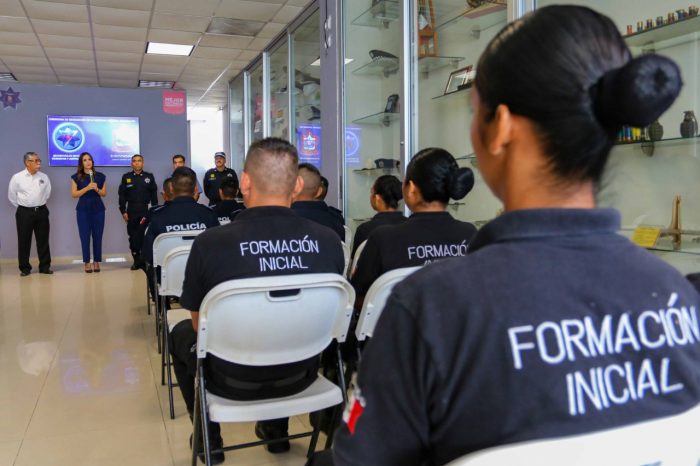 Exhorta Clara Luz a policías a mantener la corporación como la mejor de México