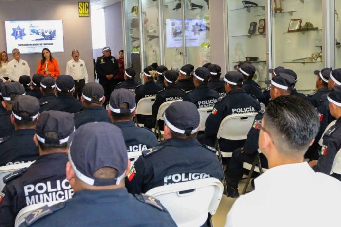 Reconoce Clara Luz Flores entrega de heroísmo de 73 policías