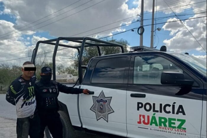 Policía Municipal de Juárez N.L. detiene a una persona con droga y un arma en la Colonia Ejido Juárez