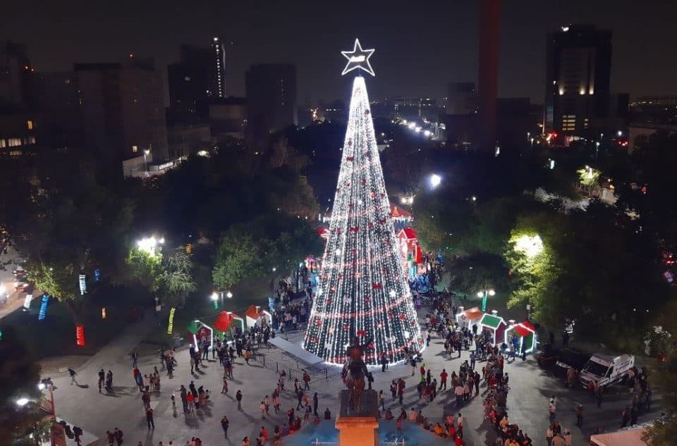 Alista Monterrey Navidad Contigo 2022; el domingo encenderán el Pino gigante de la Plaza Zaragoza