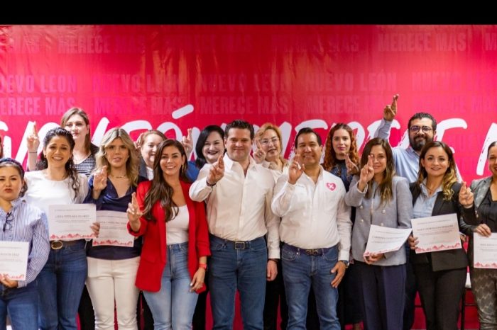 Francisco Cienfuegos nombra a los delegados municipales de campaña de Xóchitl Gálvez