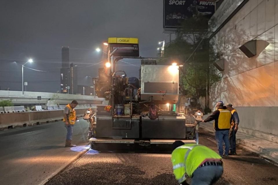 Llama Monterrey a extremar precauciones por obras nocturnas de rehabilitación de pavimento