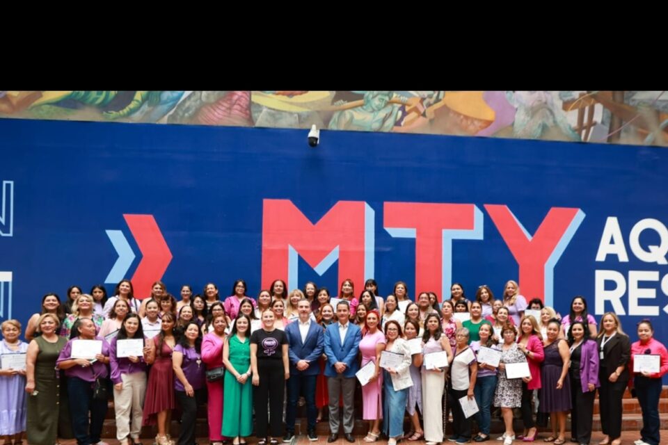 Tiene Monterrey primera generación de mujeres egresadas de la Academia de Emprendedoras