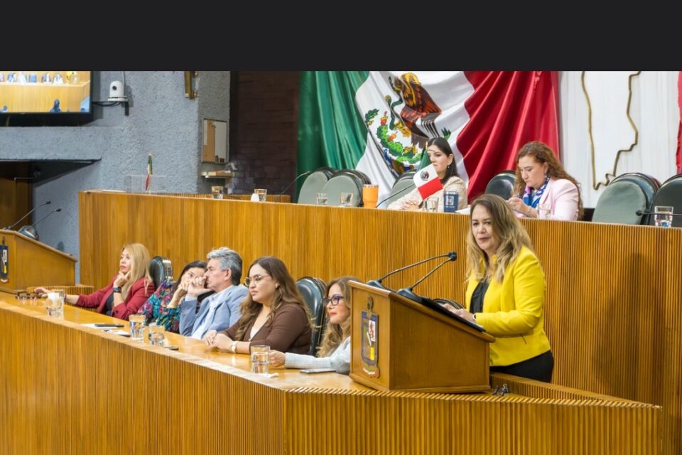 Entrega IEEPCNL constancias a diputadas y diputados infantiles
