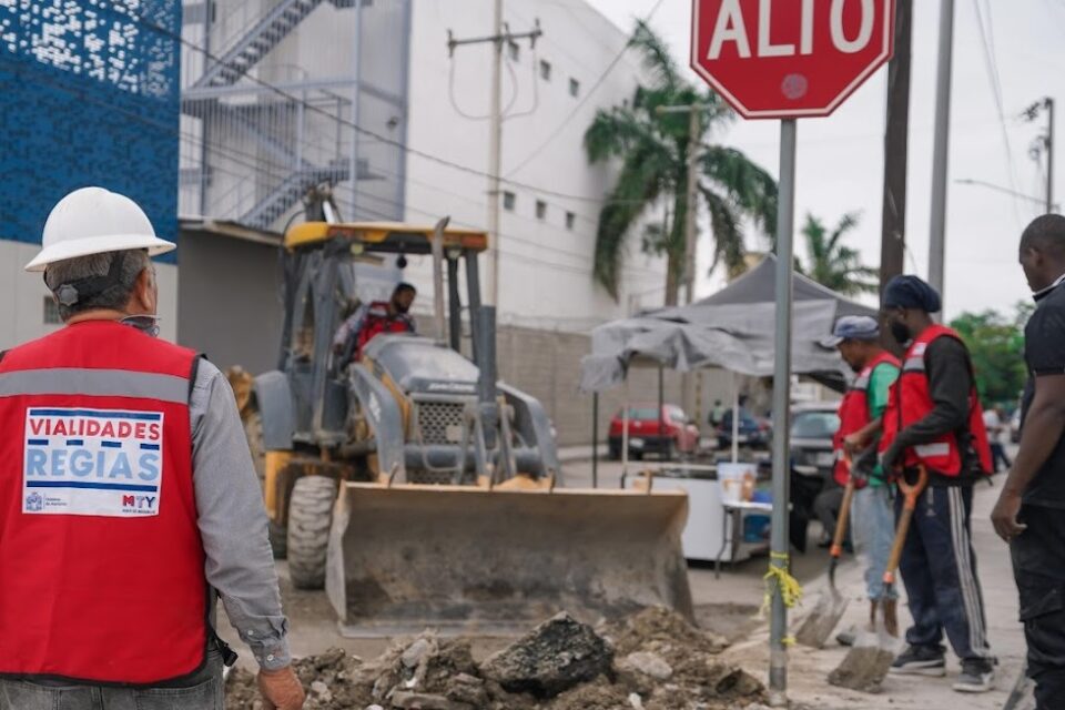 Abre Adrián de la Garza calle Villagrán rehabilitada
