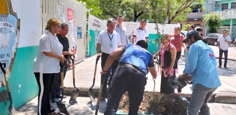 Impulsa Monterrey reforestación urbana en planteles educativos
