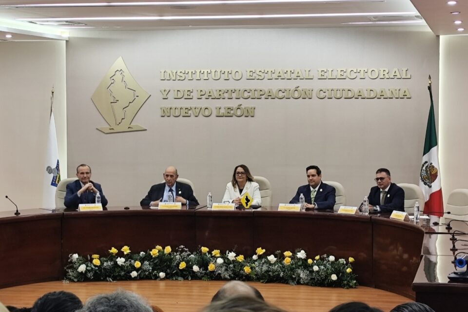 Mesa Redonda Voces de las Presidencias del IEEPCNL: 30 años de experiencias, reunió a grandes de la democracia