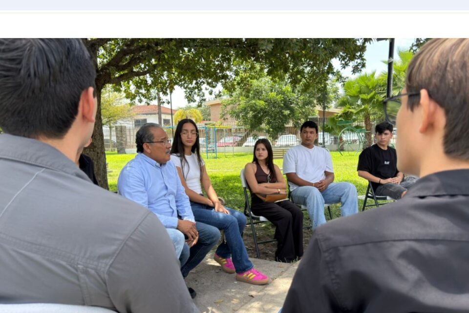 DIALOGA MIJES CON UNIVERSITARIOS;  BUSCAN ENFRENTAR LOS ENEMIGOS DE NL